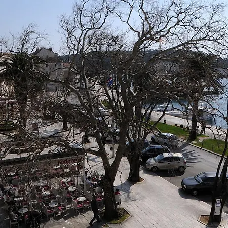 Nizetic At Waterfront 아파트